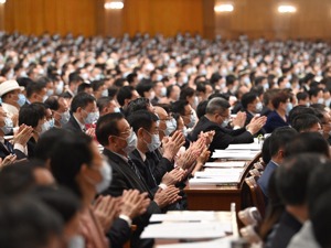 新冠病毒列为猫狗入境检测项、增加2~3次婴幼儿免费体检、男性配偶陪产假延长到38天.....两会代表委员们提了这些建议