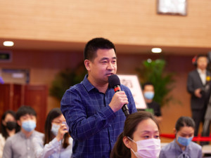部长通道，每经首席记者提问商务部部长钟山：如何稳住外贸外资基本盘？