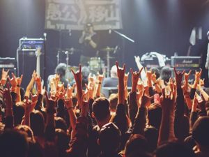 关于“污点艺人”，这位全国人大代表给出了一份建议…