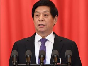 全国人大常委会工作报告：今年将突出公共卫生领域立法，制定个人信息保护法等
