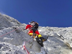 计划27日凌晨攻顶！珠峰测量登山队向海拔8300米进发，登顶60周年纪念邮票首次发行