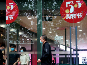 每经专访中国人民大学副校长刘元春：担心发放现金补贴会有人储蓄？应针对不同收入人群制定差别化补贴政策