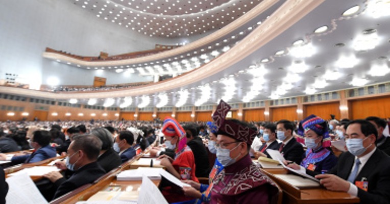 第十三届全国人大财经委员会：坚定实施扩大内需战略