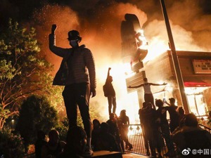 最新！美国明尼阿波利斯市宣布实施宵禁，施暴警察被逮捕 ，CNN黑人记者被释放