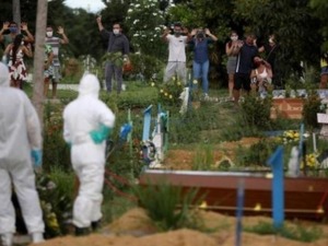 2.7万例！巴西新增确诊创单日最大增幅，年轻人新冠致死率比发达国家高65%