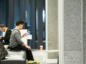 江苏约谈40家违规网站平台，下架豆瓣电影、全民直播等111款APP