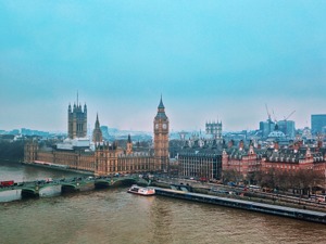 休假员工每月最高领2500英镑，英国“强制休假”计划将持续到10月，涉及840万人
