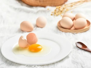 张文宏：每天吃3-4个鸡蛋，已写入治疗处方