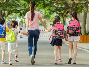 广州白云教育局通报“教师涉嫌体罚学生致其吐血”：曾以班规为由让5名学生跑10圈