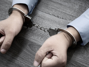 或面临最高25年监禁！美暴力执法警察被起诉，曾被投诉18次 民众要求严惩所有涉事警察