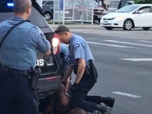 恶行曝光！5年内“掐晕”44人，约60%为非裔，明尼阿波利斯警局将被调查，拜登：消除系统性种族主义需要一代人的努力
