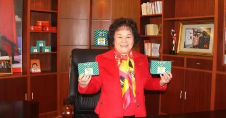 视频丨“广西金嗓子”创始人江佩珍被限制出境，此前因欠5000万元广告费被限制消费