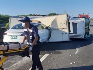 SpaceX上天后又一辆Model 3撞了，特斯拉自动驾驶系统再遭质疑