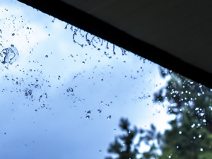 广东部分高速中断、铁路停运、公园闭园……入汛以来最强降雨因何而来？中央气象台专家权威解读