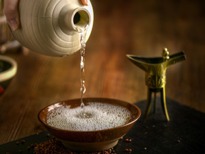 “酱酒热”下茅台、郎酒等7大酒企联手 欲共同打造“世界级”产区品牌