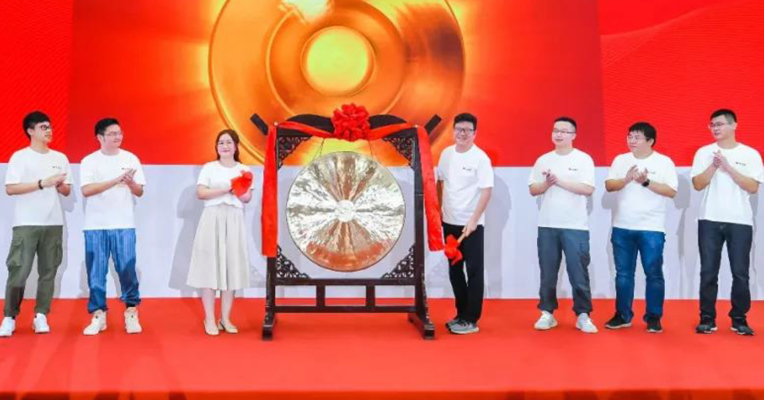 视频丨网易正式挂牌港交所，总市值突破4500亿港，丁磊今晚还得忙着直播带货