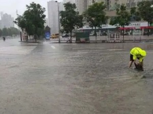 死亡和失踪24人，贵州遭60年来最强暴雨，一对夫妻赶回家前母亲女儿不幸被冲走