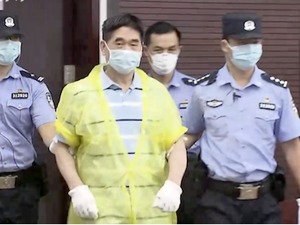 王振华律师要求对其恢复全国劳模等荣誉