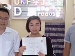 被顶替上大学13年的王娜娜毕业，向顶替者索赔13元