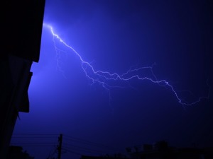实属罕见！印度比哈尔邦遭遇雷暴天气，83人遭雷击死亡，多为田间户外劳作的民众
