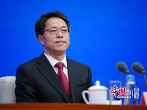 港澳办副主任张晓明：有港人听闻香港国安法后，当场撕掉移民新加坡的表格