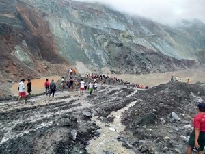 缅甸一矿区大规模塌方约200人被埋，目前造成至少50人死亡