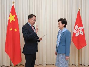 现场图！陈国基宣誓就任香港特区国安委秘书长，林郑月娥监誓