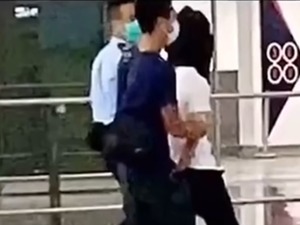 刺伤港警男子申请保释被拒，声称并非潜逃而是到英国“开阔眼界”