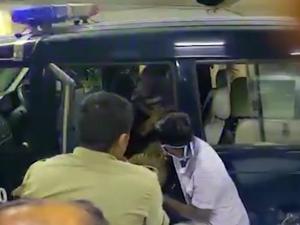 惨烈！印度警方抓嫌犯遭伏击：警察8死6伤，AK-47被抢，罪犯全部逃离……