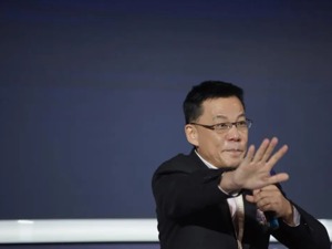 视频曝光！李国庆清晨闯当当，推走保安，翻箱倒柜…被拘留后还在发微博