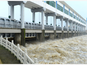 安徽六安局地3天降雨642毫米！皖赣多地水位超历史极值，主雨带本周北抬，淮河升级发布红色预警