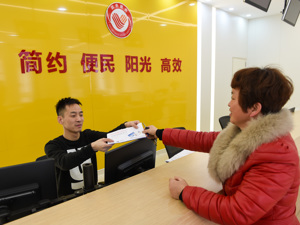 上半年三项社保基金收支缺口3300亿，人社部：“家底”可观不影响发放，对困难省份将加大资金调剂