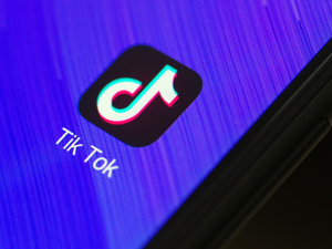 美拟禁公职人员用Tiktok，专家：美方此举是打压中国“组合拳”中的其中一步