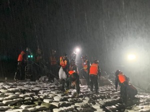 应急管理部：主汛期以来洪涝灾害造成27省区市4552万人受灾，直接经济损失1160.5亿元