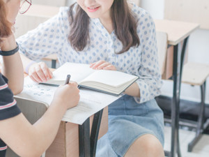 直通商学院攻略|上海商学院财务金融学院院长李志刚：培养国际化、应用型和复合型人才是核心