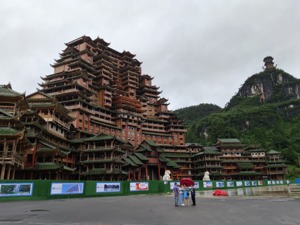 调查｜身负百亿债务的独山：水司楼有了新东家 招商项目更“接地气”