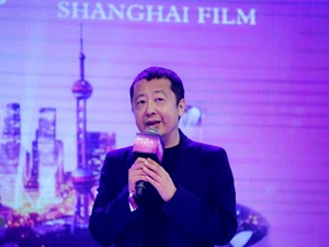 导演贾樟柯：《一直游到海水变蓝》讲述四位作家的人生和文学