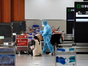 大连26日起每天检测一百万人，大连湾地区已被列为高风险地区：公交车、出租车等营运车辆一律禁止通行