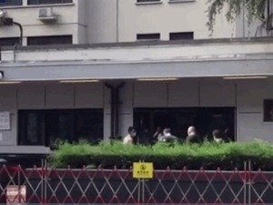 今天上午10时，按照中方要求，美国驻成都总领馆闭馆
