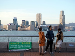 超1000例本地确诊，近半源头不明，香港防疫升级：餐厅禁止堂食，所有公共场所须戴口罩