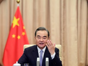 王毅：中方呼吁英方为包括中国企业在内的所有企业提供开放、公平、非歧视的投资环境