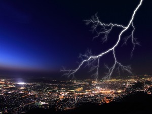 强降雨来袭！北京发布雷电、暴雨黄色预警：两机场进出港航班取消727架、排水集团启动防汛一级响应