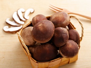 云南吃野生菌中毒死亡人数超过新冠？媒体调查：数据显示属实