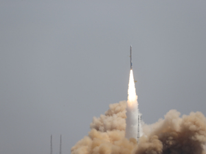 刚刚，SpaceX载人龙飞船启程返回地球！“送100万人上火星”，马斯克的SpaceX比特斯拉还值钱？