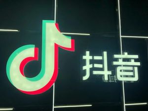 吃相难看！强收TikTok，特朗普称美国政府还要拿“回扣”