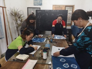 乔进双梅：让姐妹们“绣”出有车有房的新生活