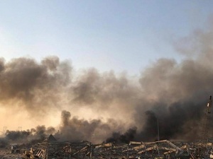 更新！黎巴嫩首都大爆炸已致至少70人死亡，总理妻女受伤，贝鲁特省长：堪比“核爆”