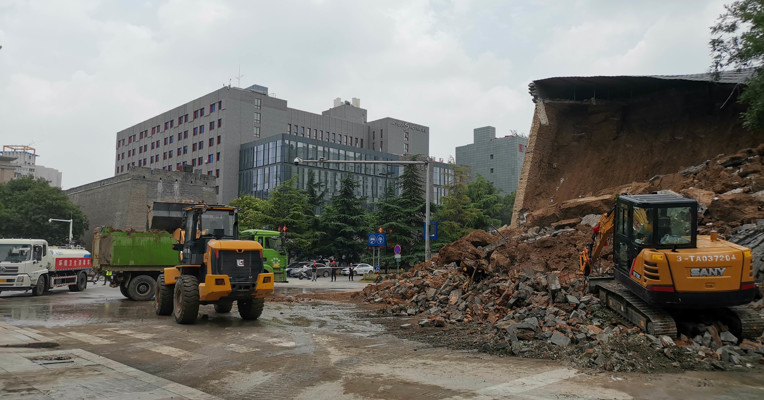 西安秦明王府一处城墙垮塌 专家：可能跟连遇暴雨有关