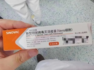  498元一支，新冠疫苗微商已在朋友圈开卖？谣言！张文宏：中国人不用太焦虑打新冠疫苗
