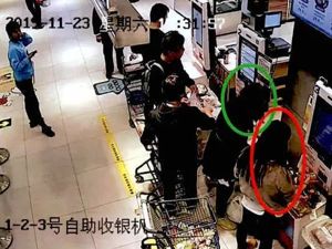 还有这种操作？超市自助付款时，只扫码少量便宜商品，两次逃单达4500余元……两名80后女子被判拘役5个月